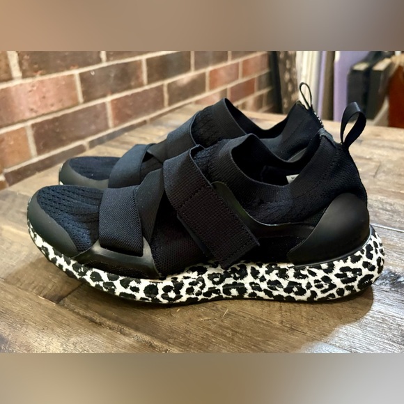 Women’s Adidas Stella McCartney Ultraboost X Knit Sneaker in Black Leopard Sz 9 - Picture 1 of 7